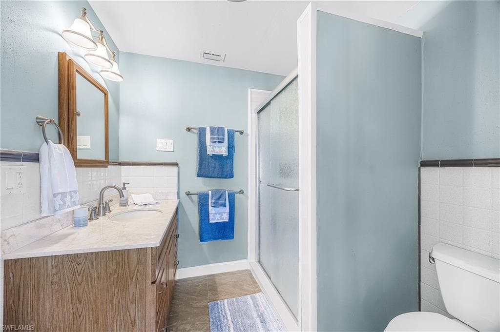 425 Pinecrest CT, CAPE CORAL FL 33904-26