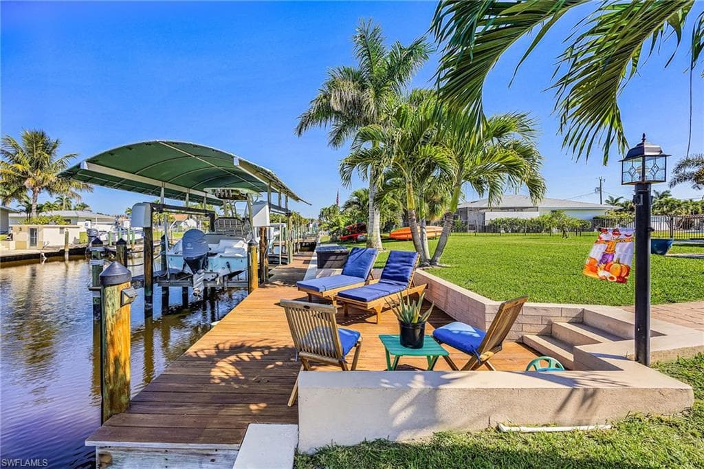 425 Pinecrest CT, CAPE CORAL FL 33904-1