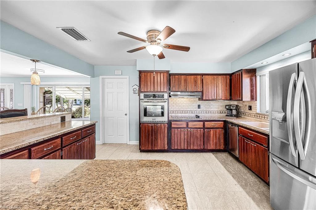 425 Pinecrest CT, CAPE CORAL FL 33904-12