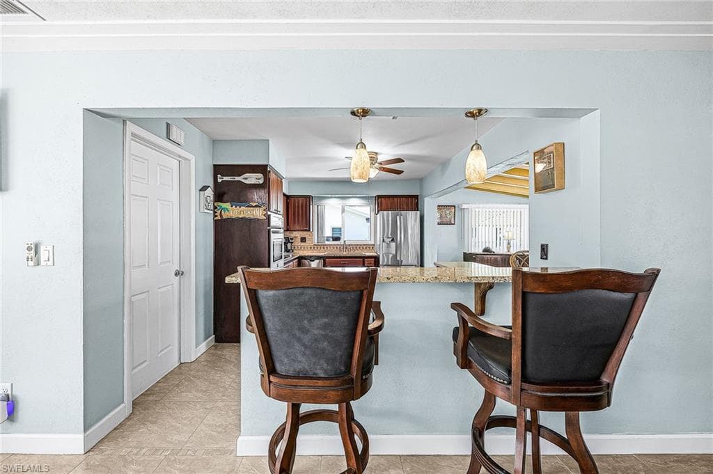 425 Pinecrest CT, CAPE CORAL FL 33904-11