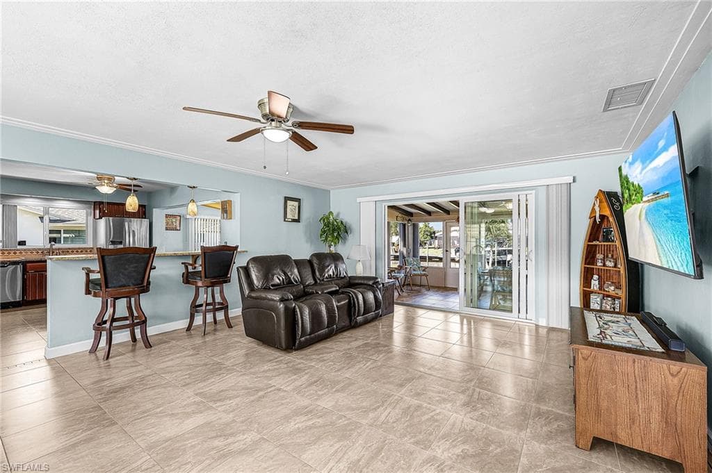 425 Pinecrest CT, CAPE CORAL FL 33904-8