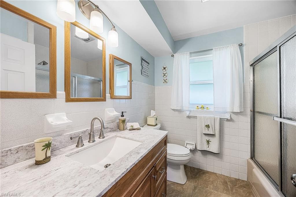 425 Pinecrest CT, CAPE CORAL FL 33904-23