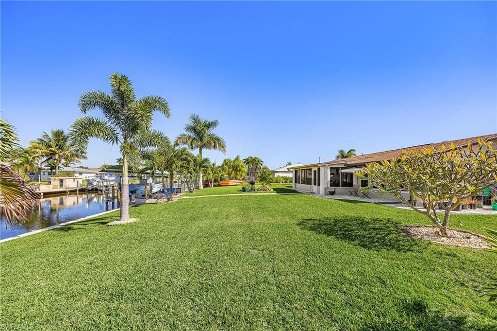 425 Pinecrest CT, CAPE CORAL FL 33904-29