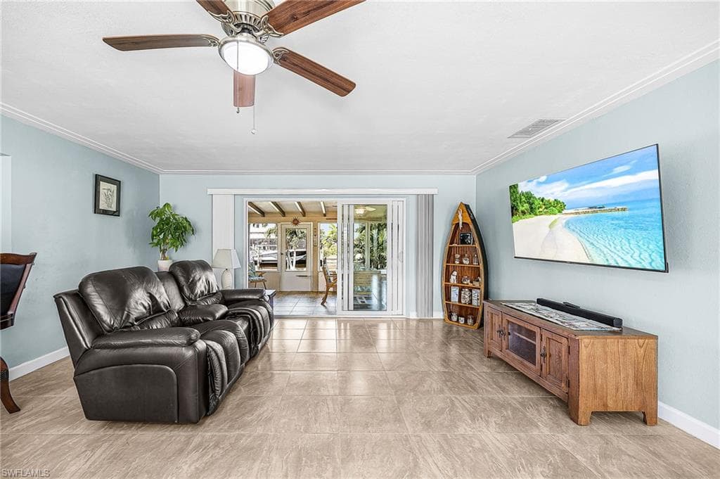 425 Pinecrest CT, CAPE CORAL FL 33904-9