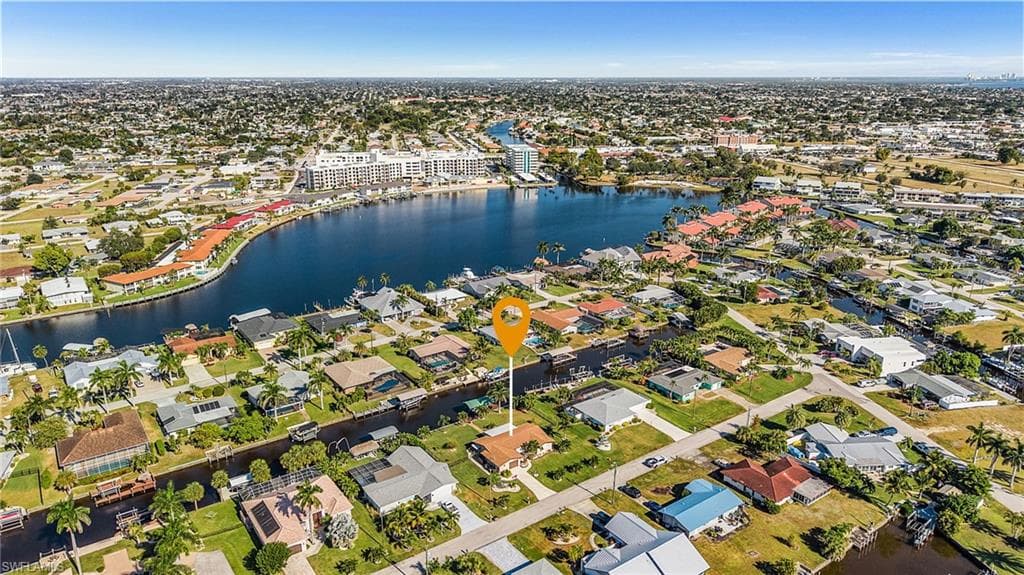 425 Pinecrest CT, CAPE CORAL FL 33904-39