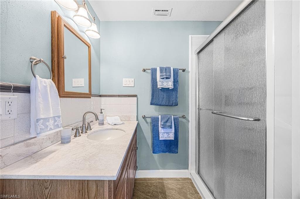 425 Pinecrest CT, CAPE CORAL FL 33904-28