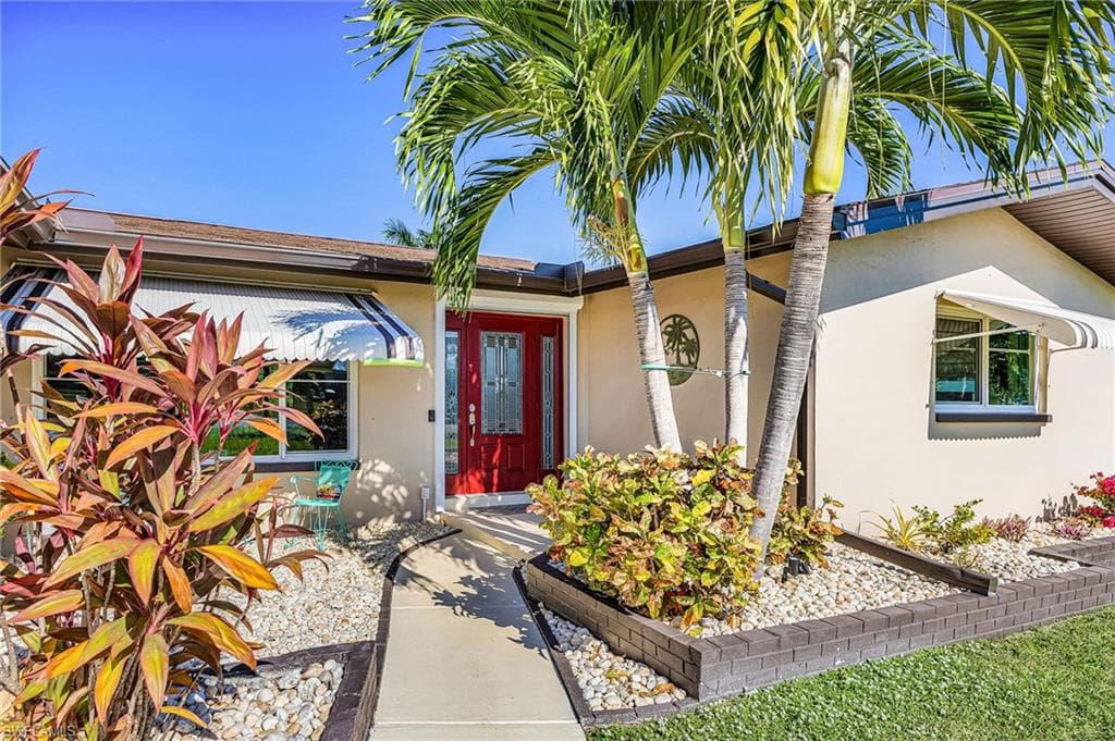 425 Pinecrest CT, CAPE CORAL FL 33904-7