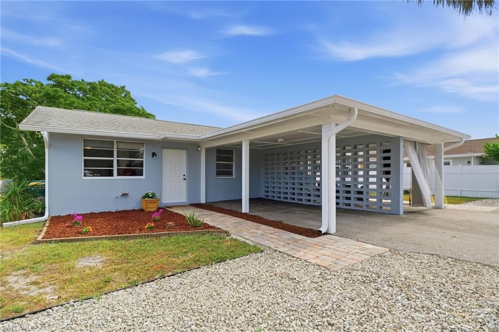 4518 W Alhambra CIR, NAPLES FL 34103-1