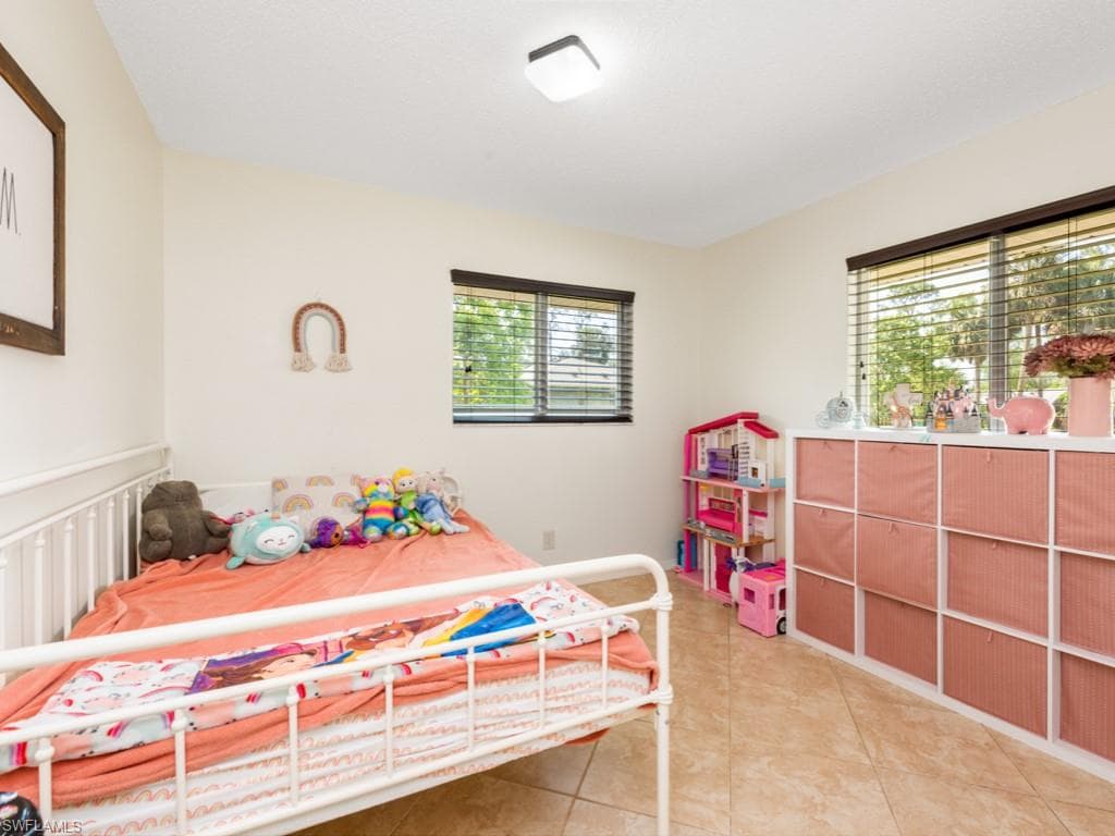 5300 Cypress LN, NAPLES FL 34113-8