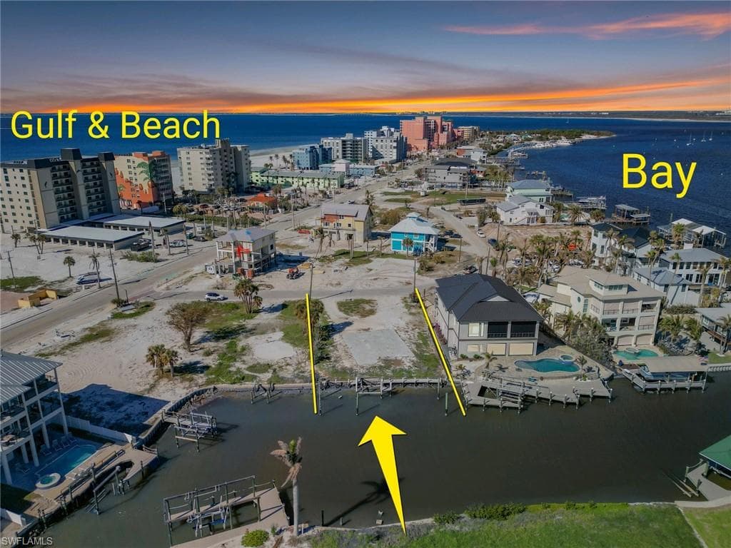 581 Carlos CIR, FORT MYERS BEACH FL 33931-1