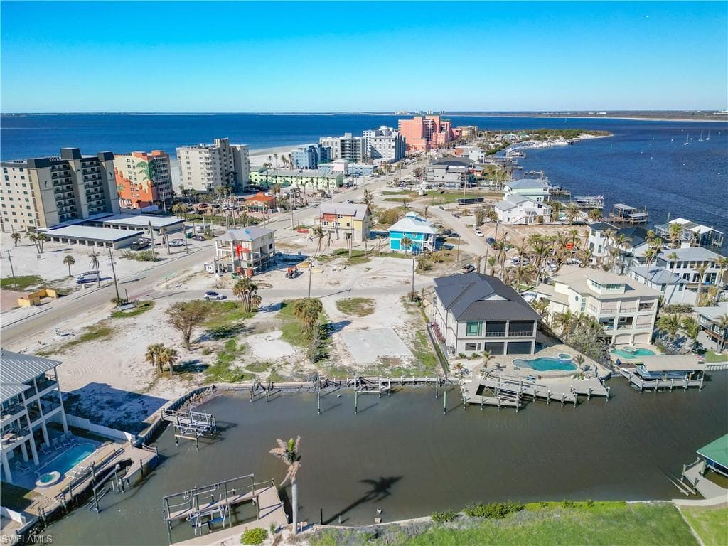 581 Carlos CIR, FORT MYERS BEACH FL 33931-5