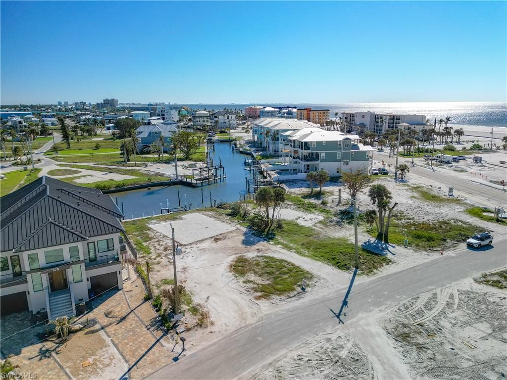 581 Carlos CIR, FORT MYERS BEACH FL 33931-11