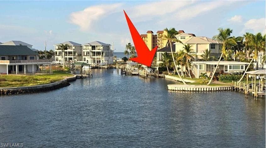 581 Carlos CIR, FORT MYERS BEACH FL 33931-2
