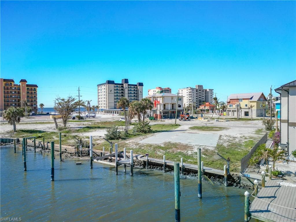 581 Carlos CIR, FORT MYERS BEACH FL 33931-8