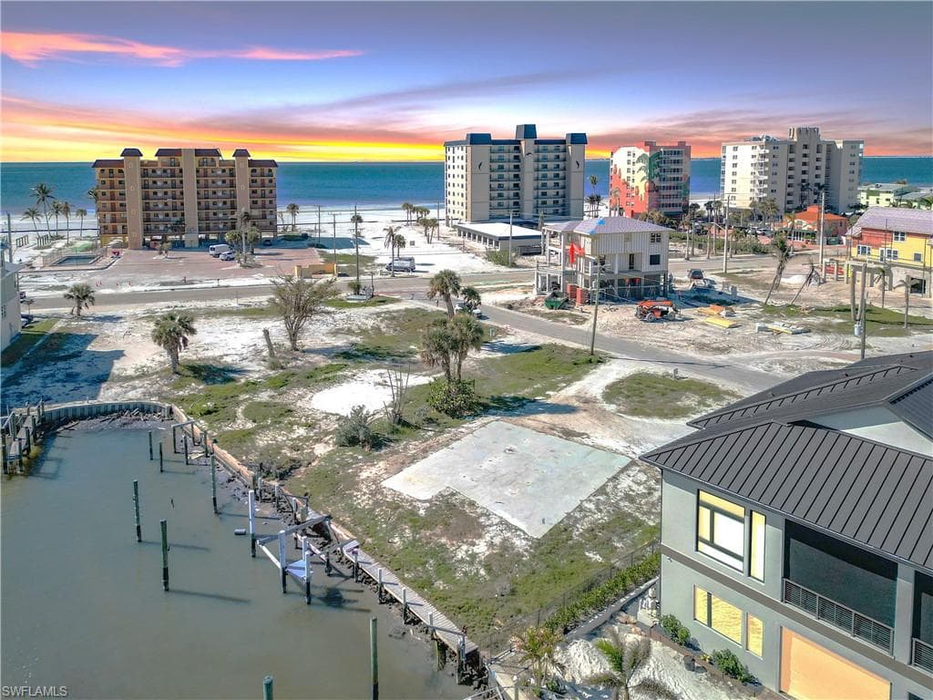 581 Carlos CIR, FORT MYERS BEACH FL 33931-13