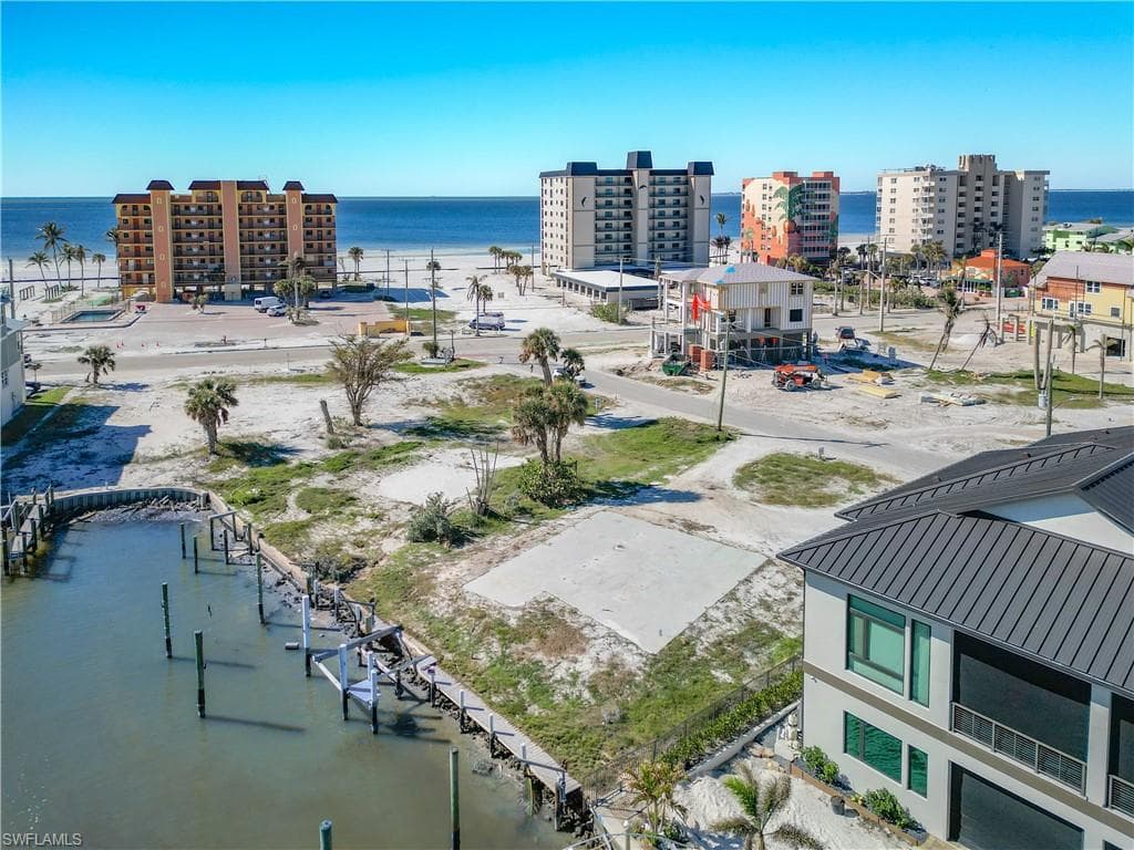 581 Carlos CIR, FORT MYERS BEACH FL 33931-7