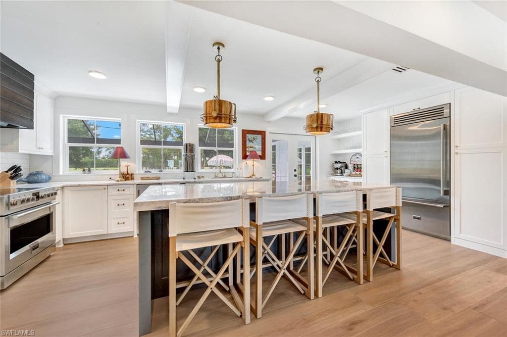 200 Burning Tree DR, NAPLES FL 34105-8