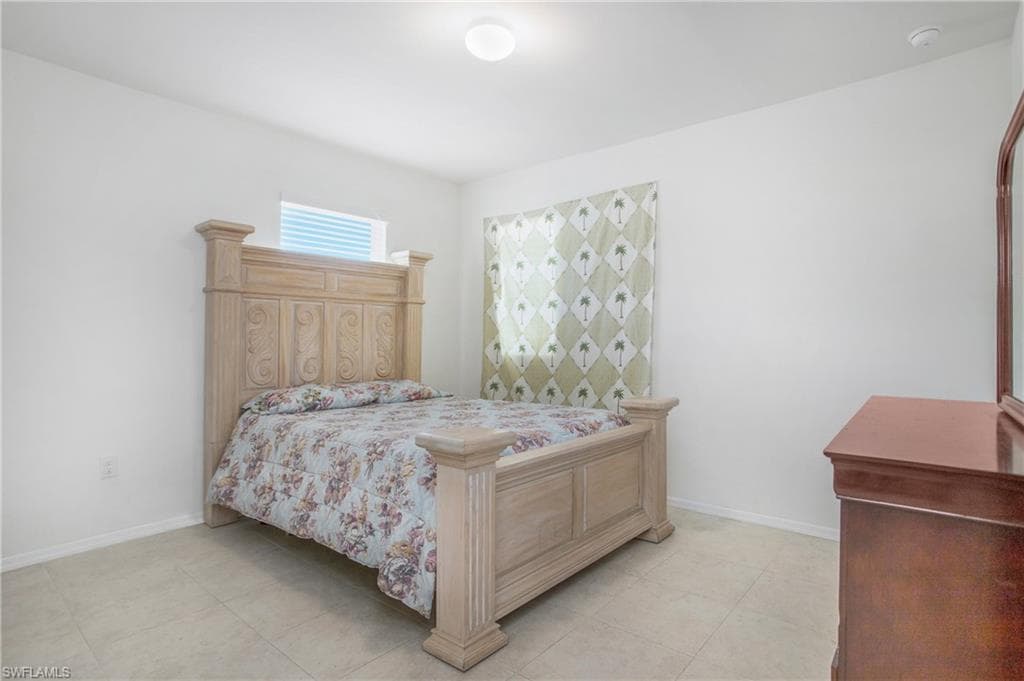 673 Hadley ST E, NAPLES FL 34104-22