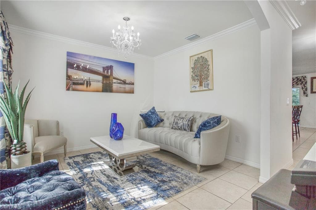 673 Hadley ST E, NAPLES FL 34104-5