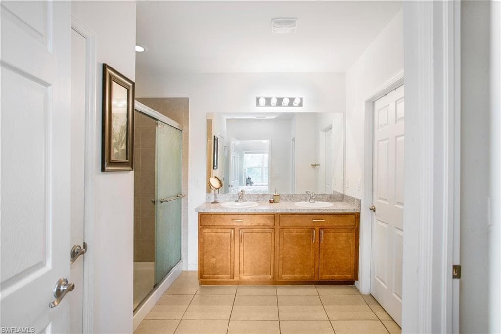 673 Hadley ST E, NAPLES FL 34104-16