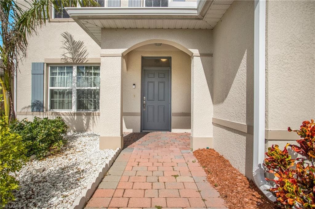 673 Hadley ST E, NAPLES FL 34104-4