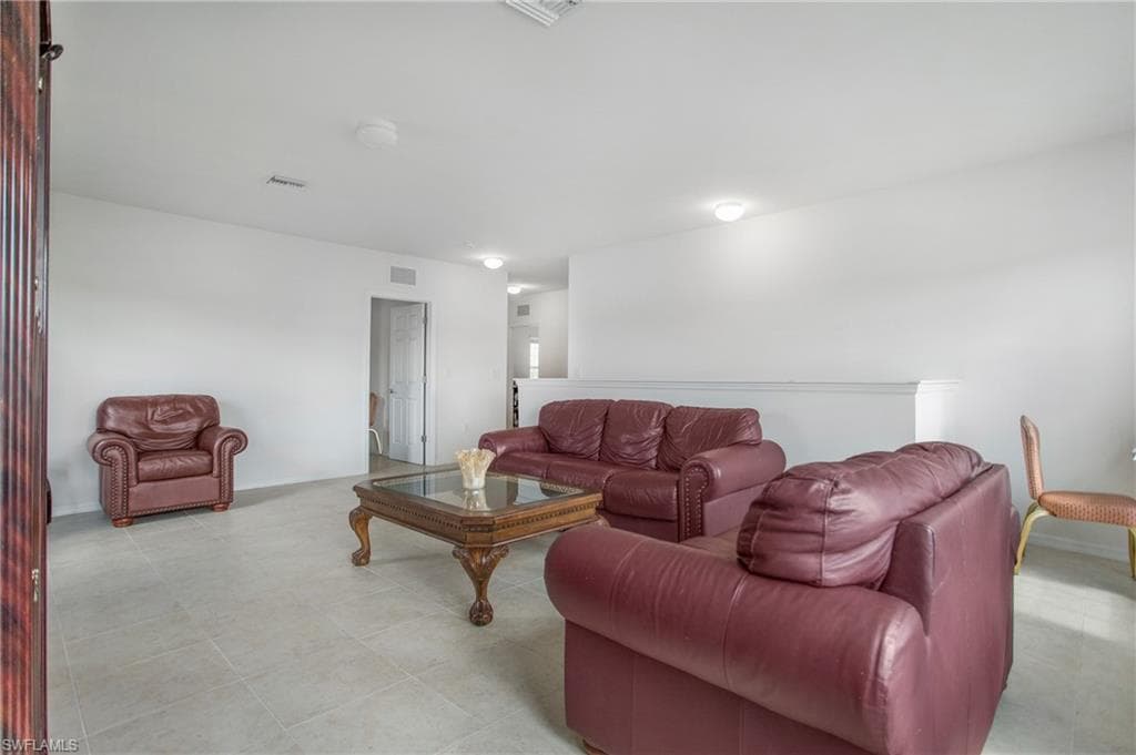 673 Hadley ST E, NAPLES FL 34104-19