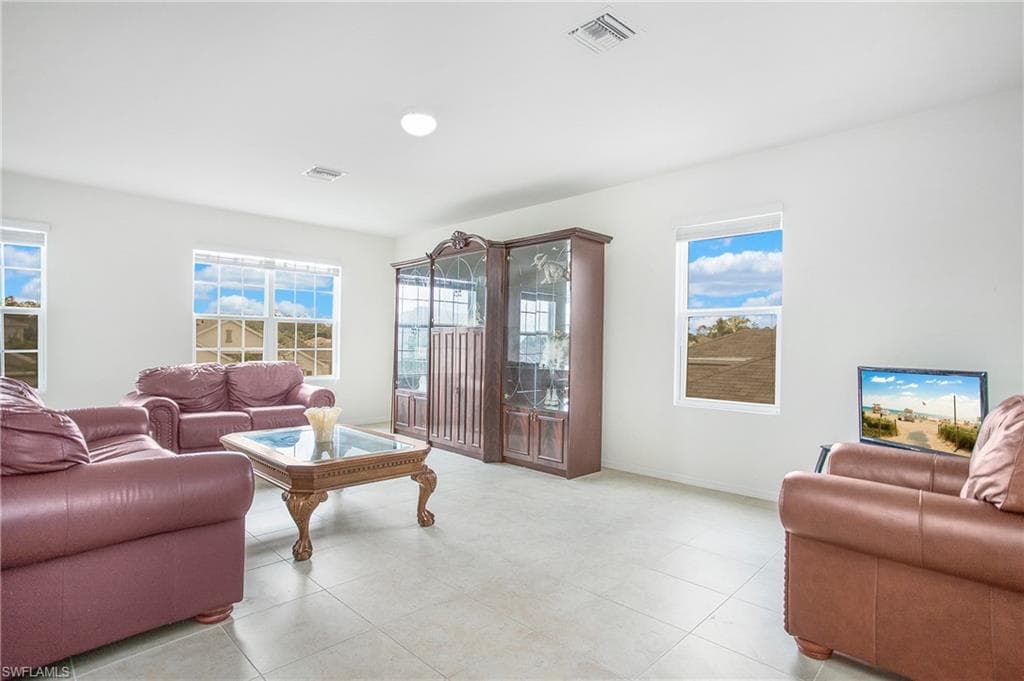 673 Hadley ST E, NAPLES FL 34104-18