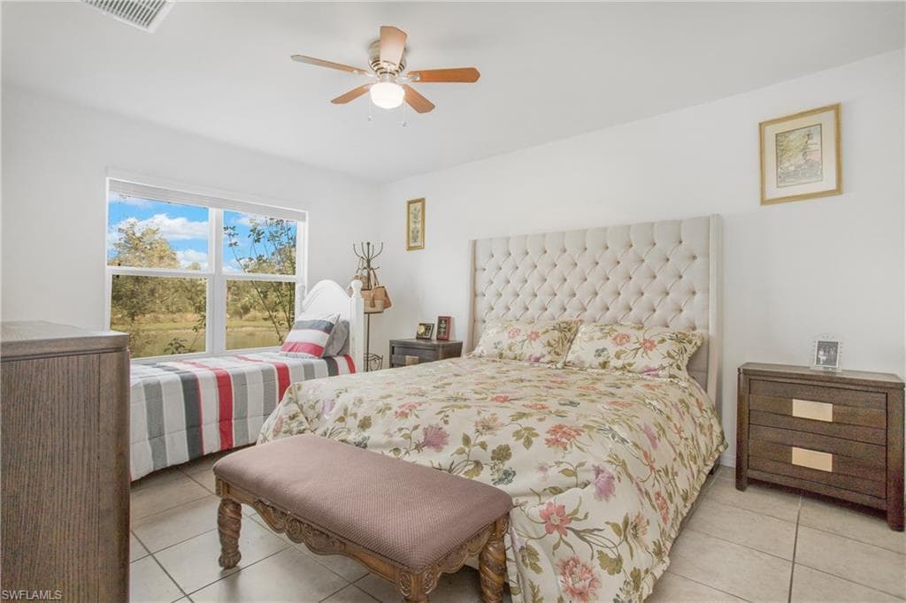 673 Hadley ST E, NAPLES FL 34104-24