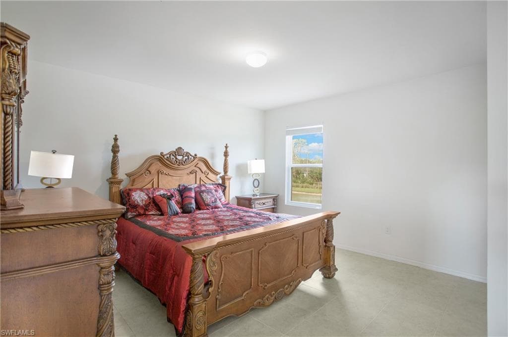 673 Hadley ST E, NAPLES FL 34104-20