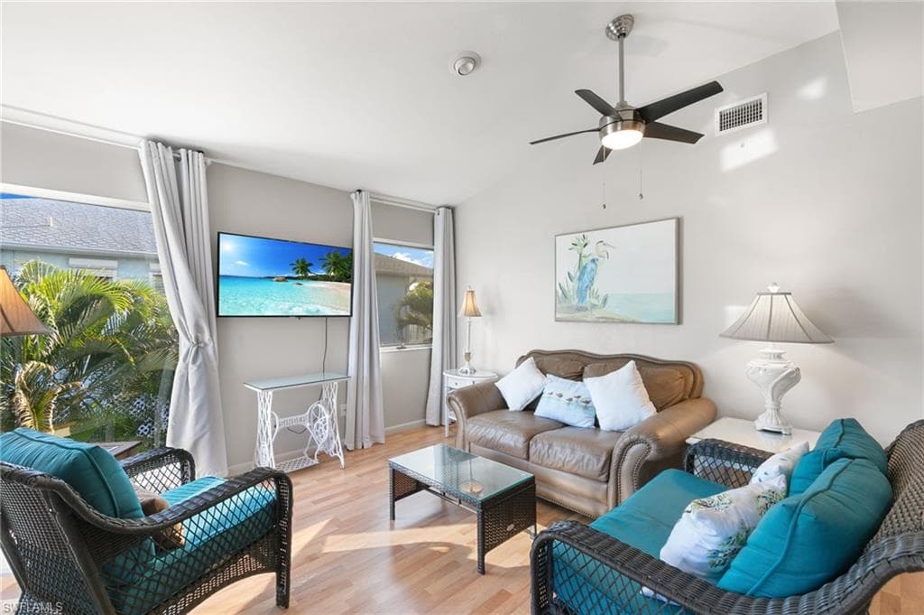 821 Palm ST-22