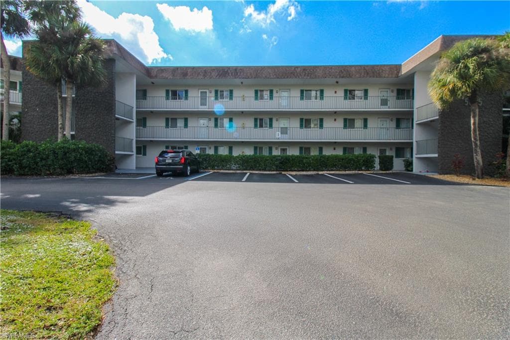 5635 Rattlesnake Hammock RD # 102D, NAPLES FL 34113-1