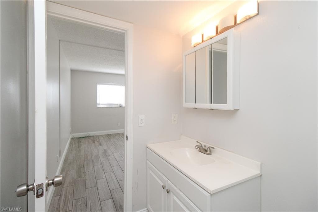 5635 Rattlesnake Hammock RD # 102D, NAPLES FL 34113-41