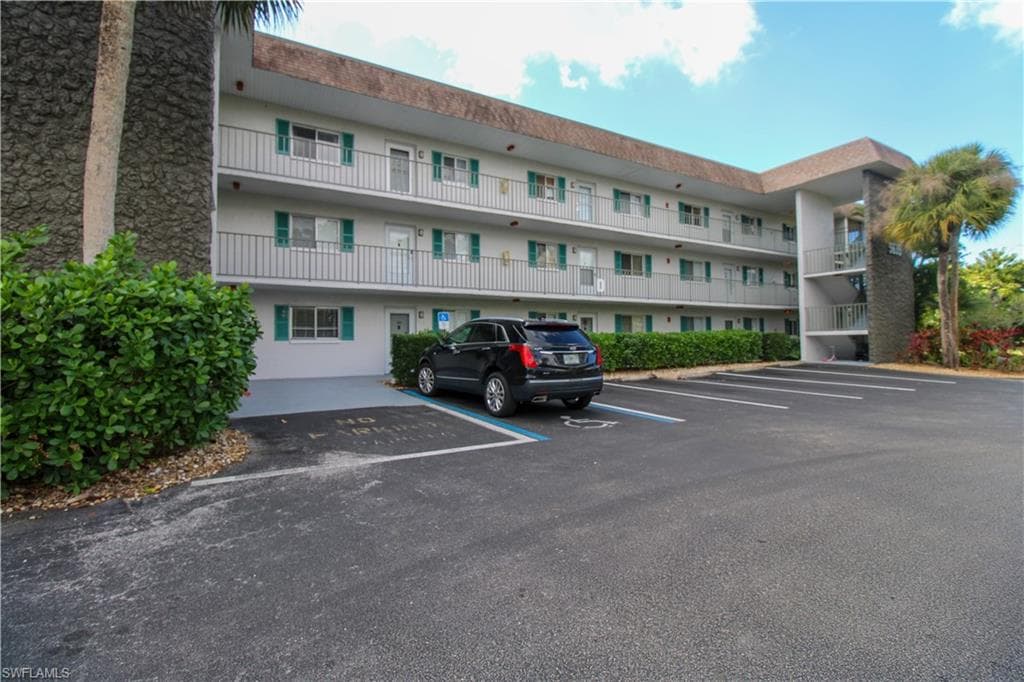 5635 Rattlesnake Hammock RD # 102D, NAPLES FL 34113-2