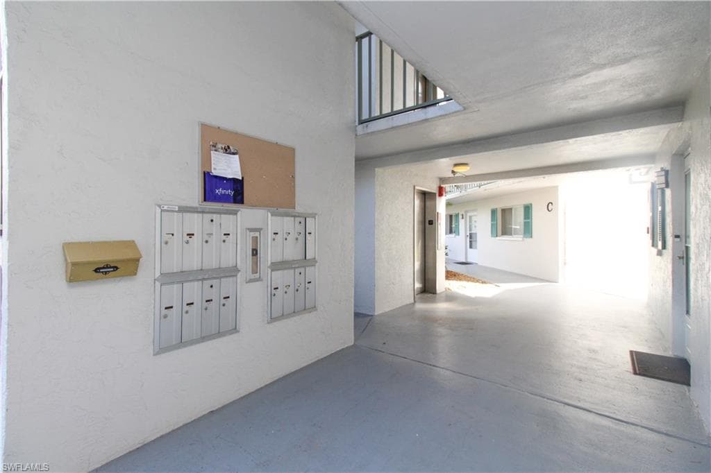 5635 Rattlesnake Hammock RD # 102D, NAPLES FL 34113-44