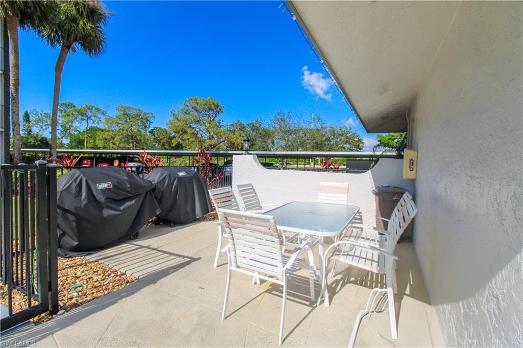 5635 Rattlesnake Hammock RD # 102D, NAPLES FL 34113-14