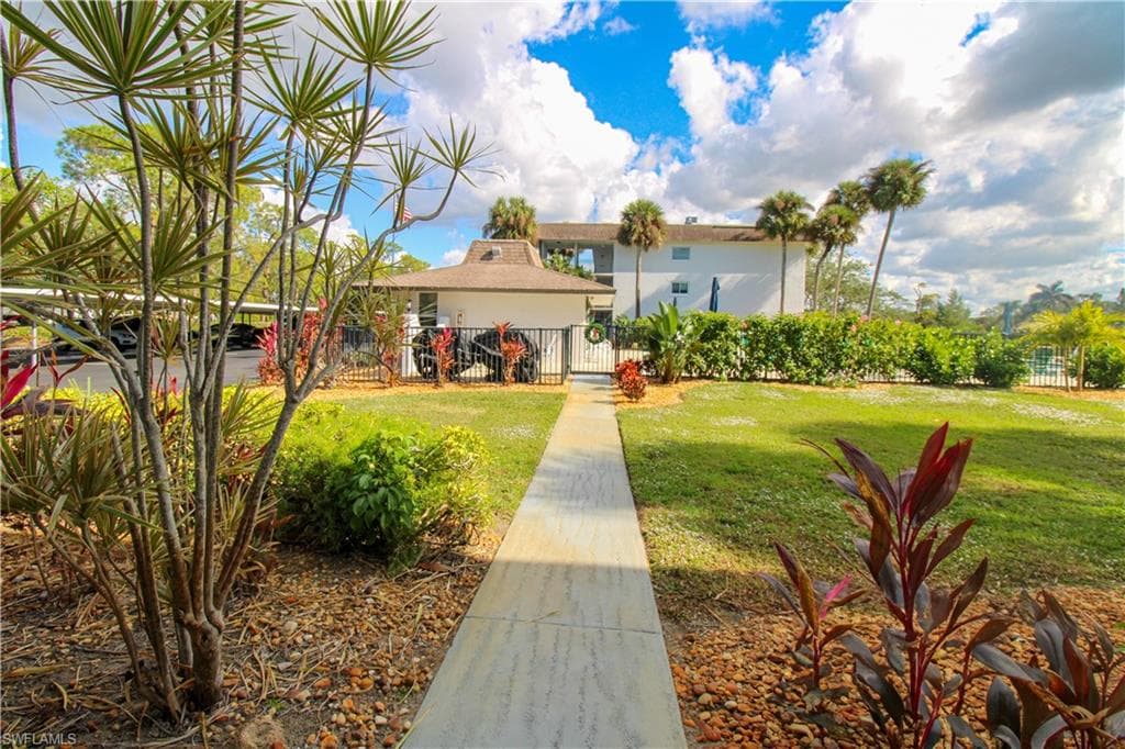 5635 Rattlesnake Hammock RD # 102D, NAPLES FL 34113-10