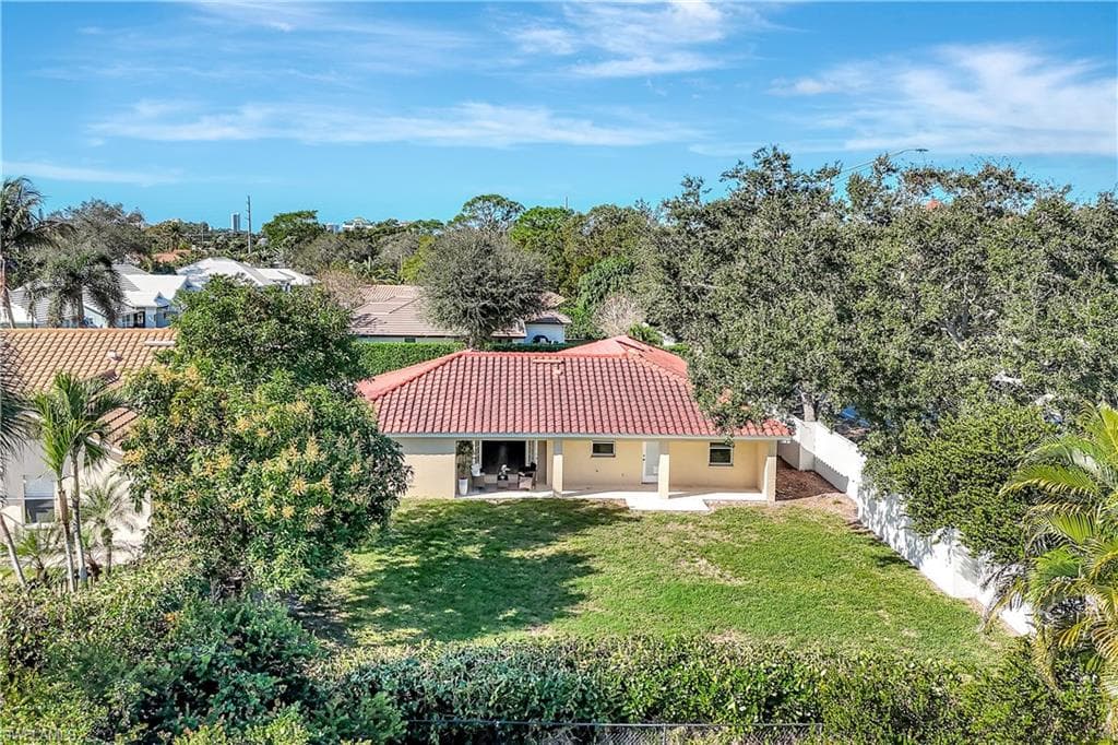 5138 Kristin CT, NAPLES FL 34105-21