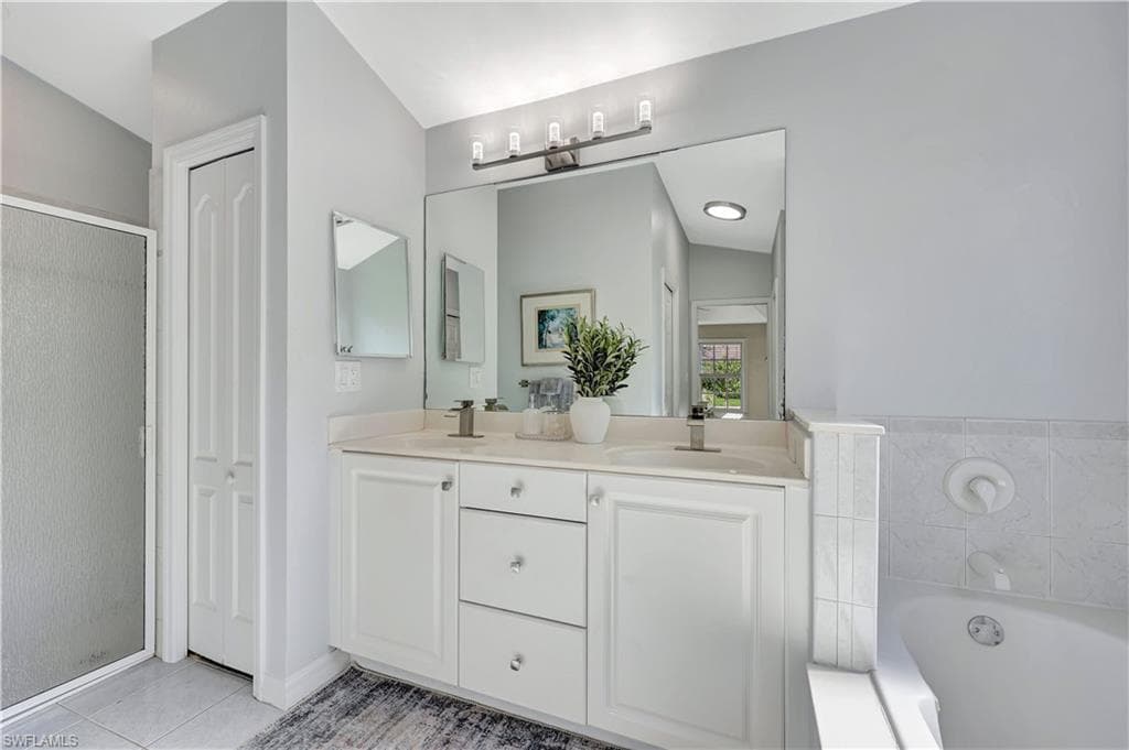 5138 Kristin CT, NAPLES FL 34105-7