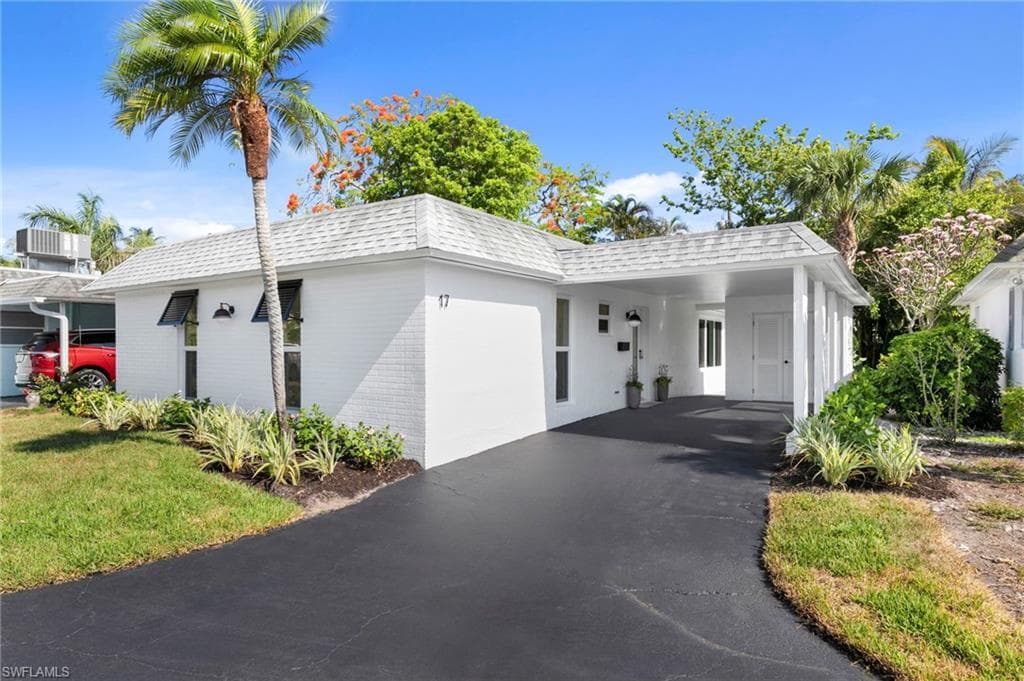 17 Knights Bridge RD, NAPLES FL 34112-16