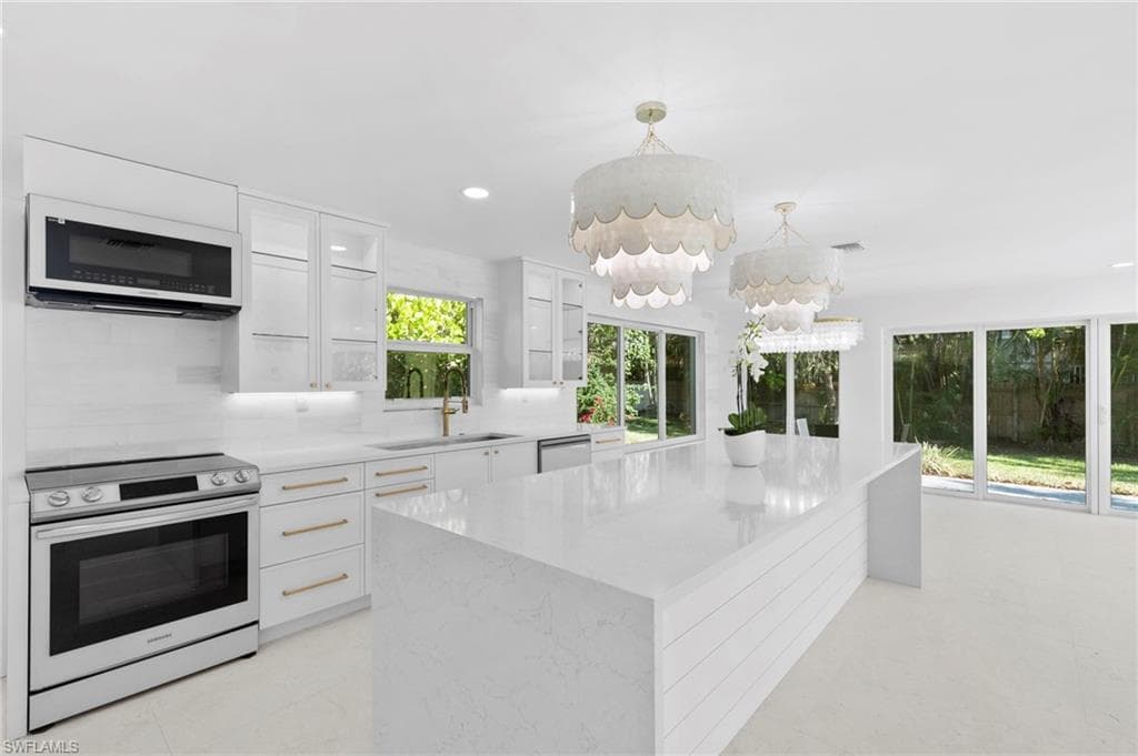 17 Knights Bridge RD, NAPLES FL 34112-15