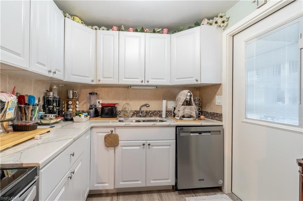 1360 5th AVE N, NAPLES FL 34102-1