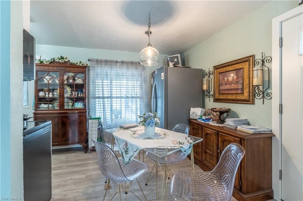 1360 5th AVE N, NAPLES FL 34102-5