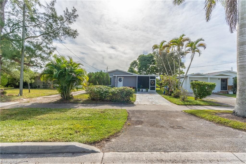 1360 5th AVE N, NAPLES FL 34102-21