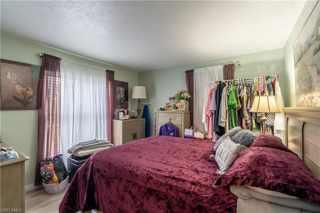 1360 5th AVE N, NAPLES FL 34102-9