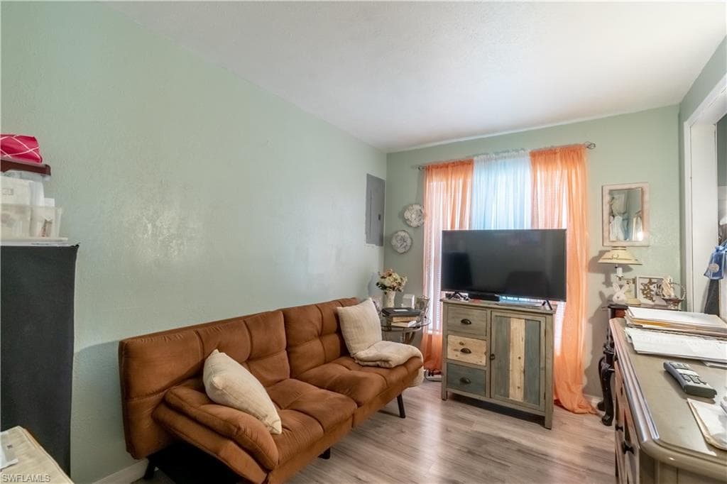 1360 5th AVE N, NAPLES FL 34102-13