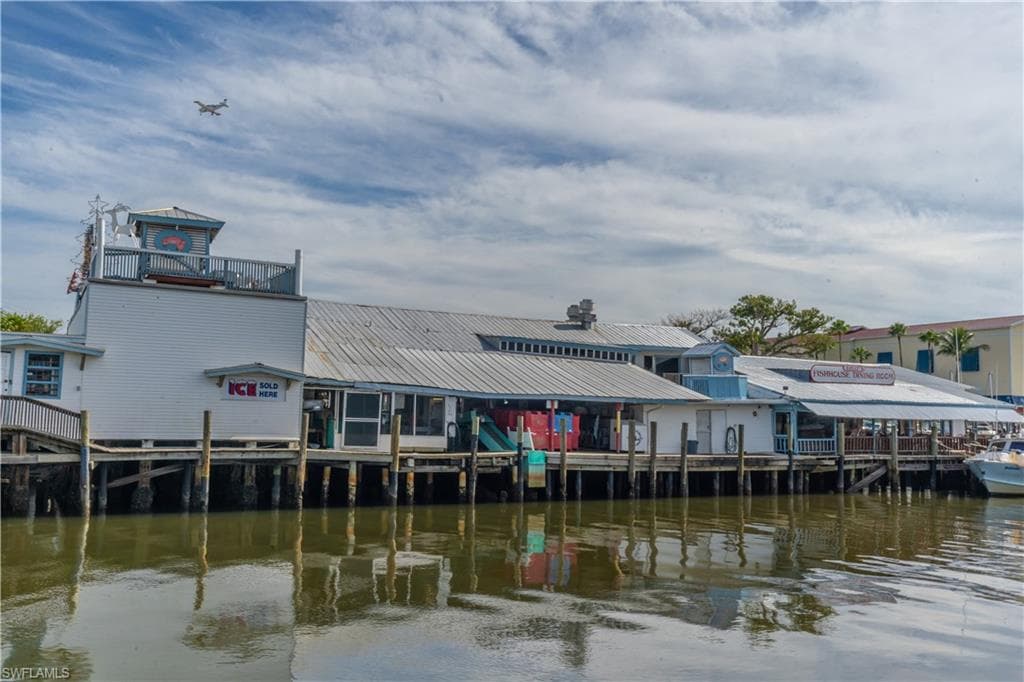 1360 5th AVE N, NAPLES FL 34102-44