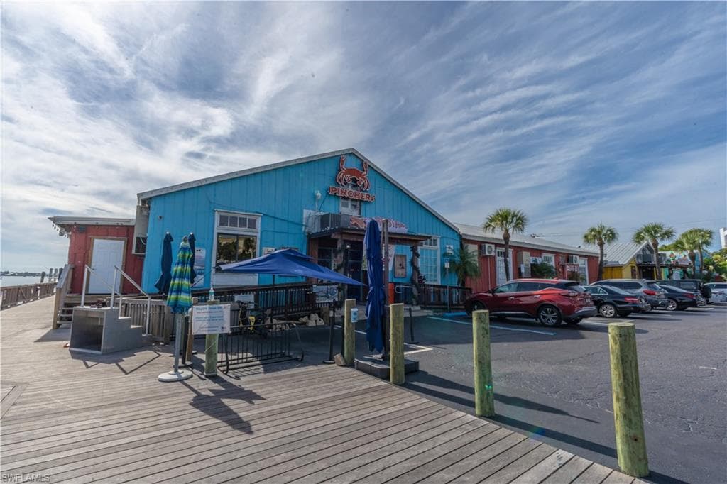 1360 5th AVE N, NAPLES FL 34102-36