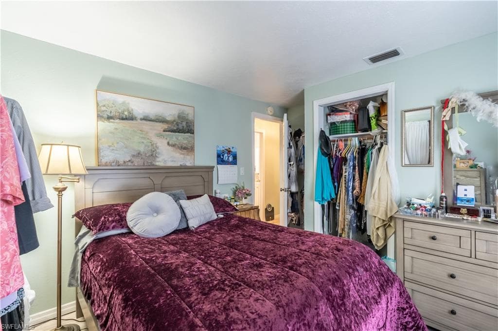 1360 5th AVE N, NAPLES FL 34102-10