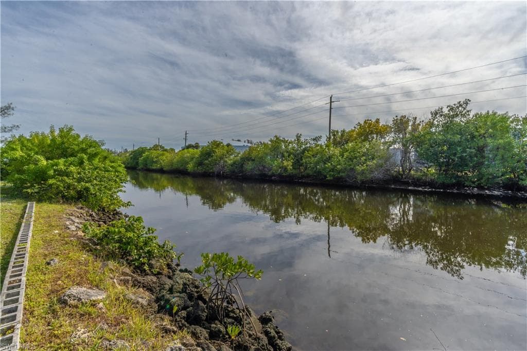 1360 5th AVE N, NAPLES FL 34102-30