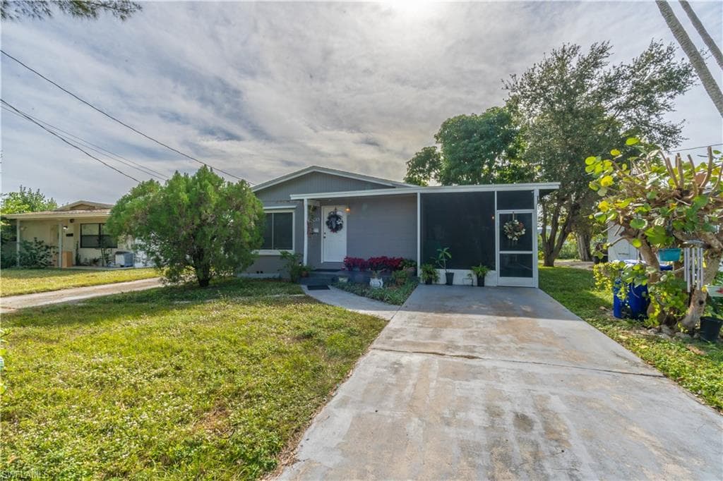 1360 5th AVE N, NAPLES FL 34102-24